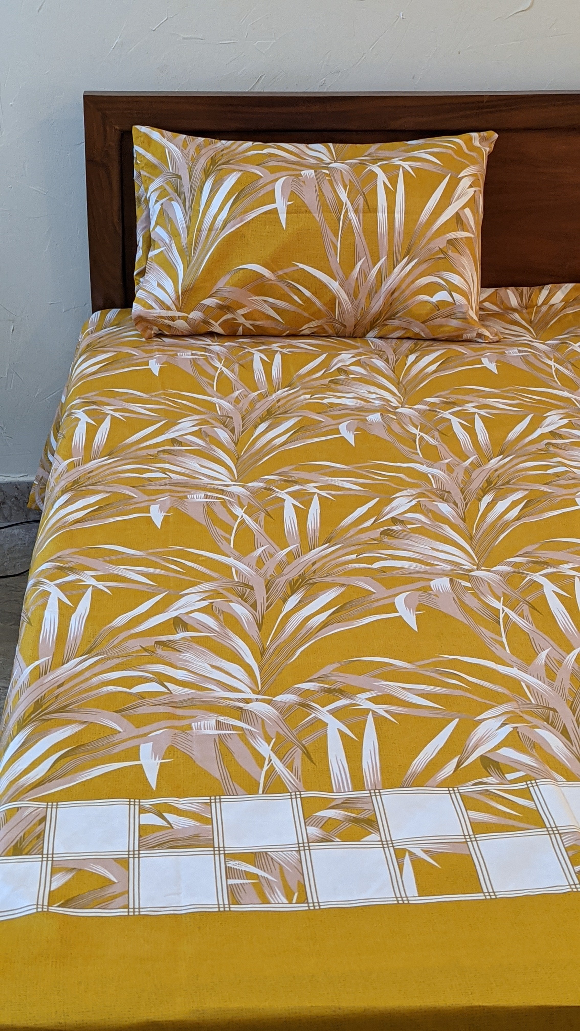 Crystal Cotton Bedsheet with 2 pillow covers