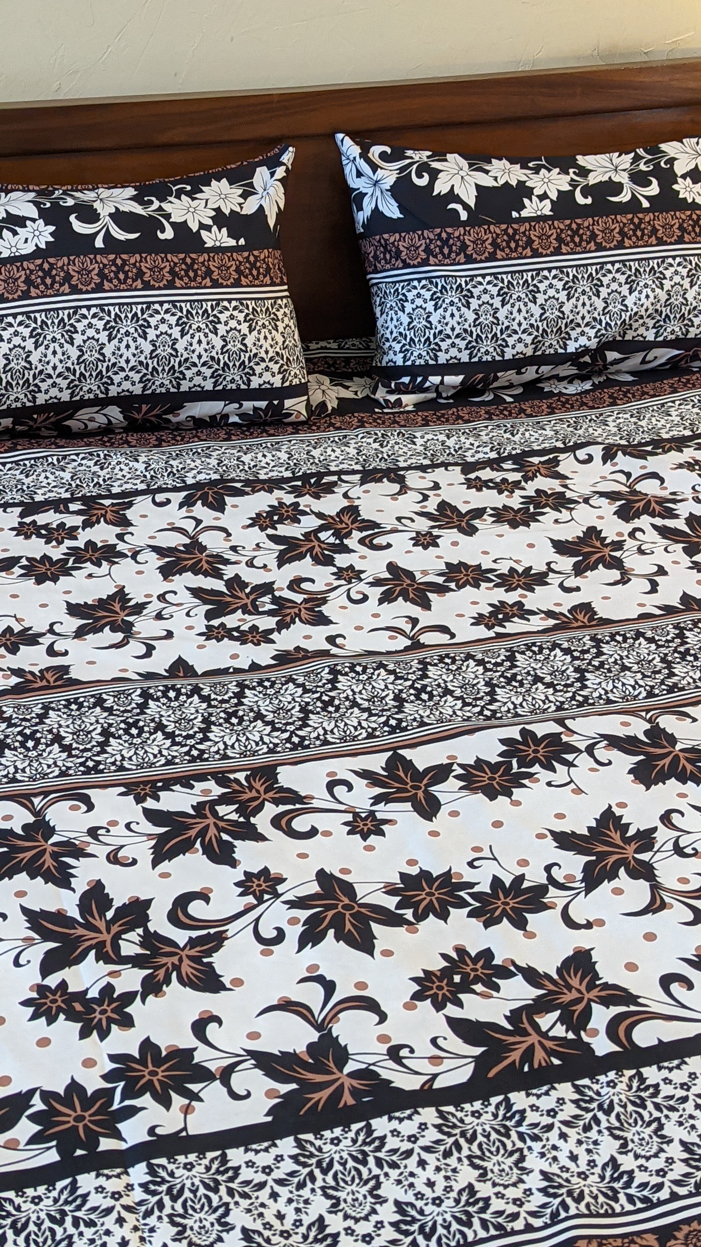 Crystal Cotton Bedsheet with 2 pillow covers