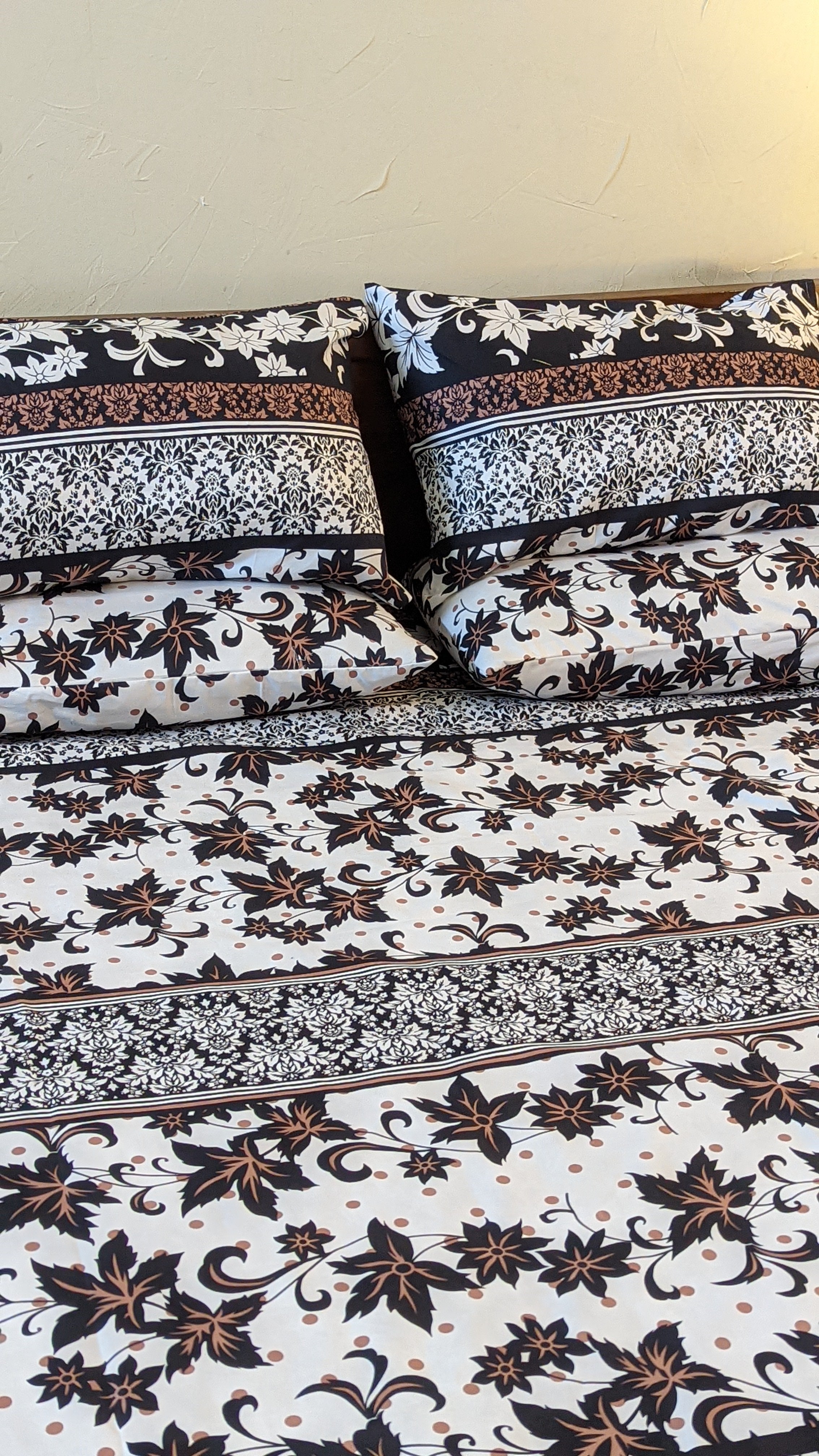 Crystal Cotton Bedsheet with 2 pillow covers