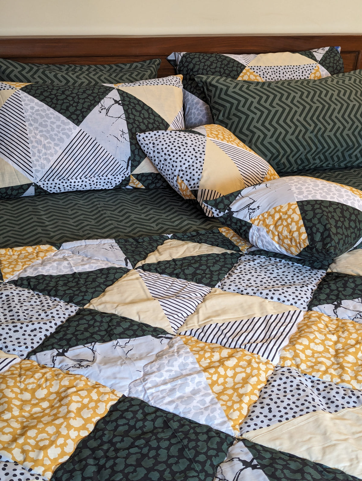 8 Pieces Export Quality Cotton Comforter set
