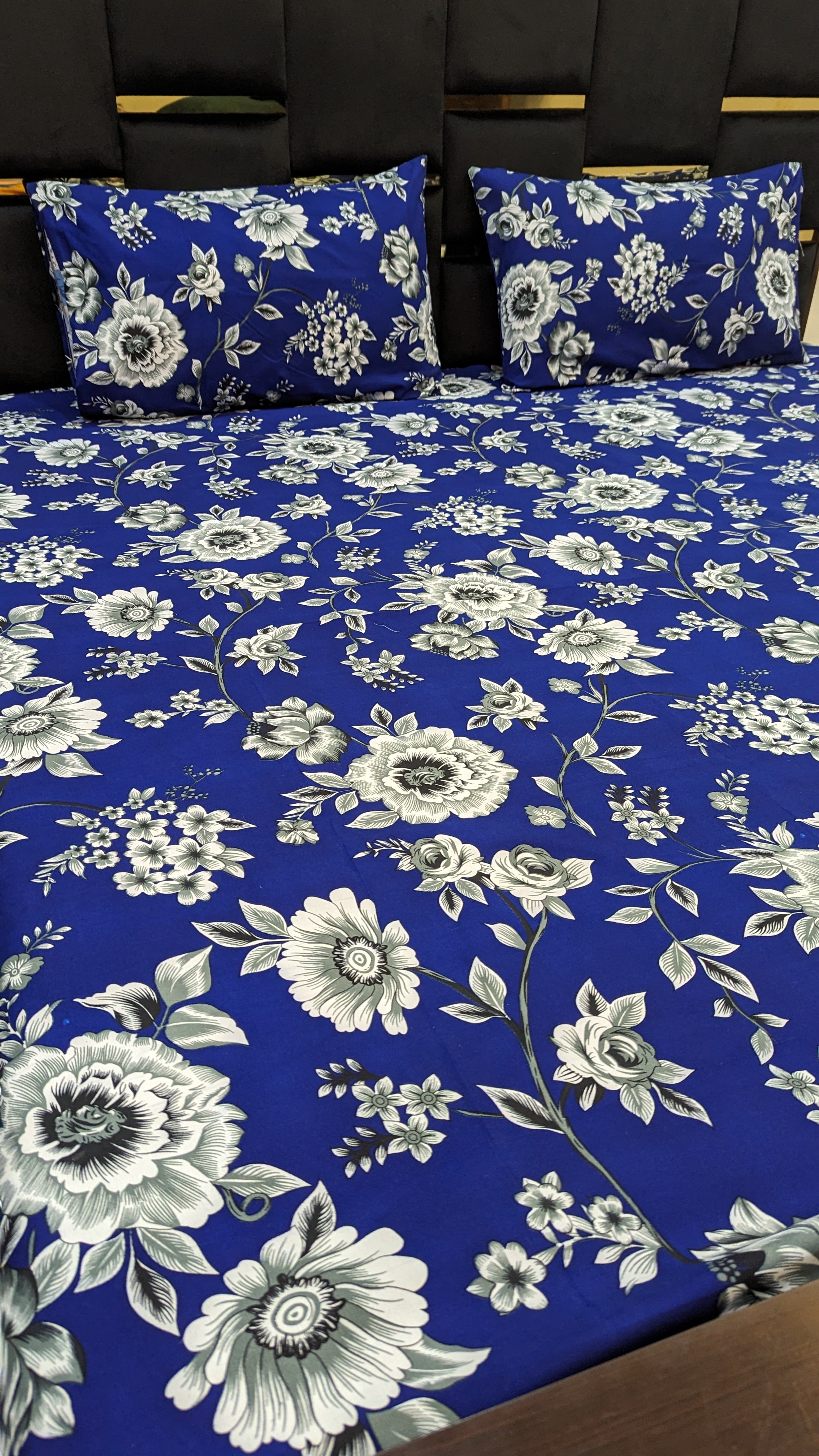 Crystal Cotton Bedsheet with 2 pillow covers