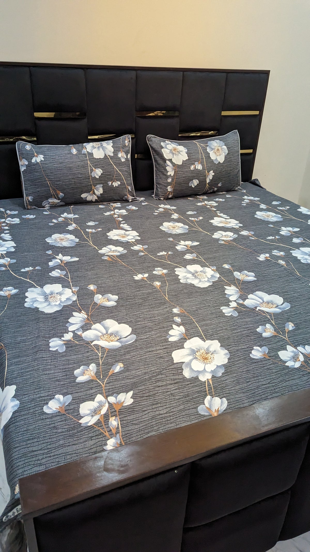 Crystal Cotton Bedsheet with 2 pillow covers